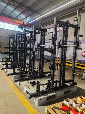 Equipamento de ginástica de máquina Smith multifuncional de aço personalizado para interiores com pilhas de peso