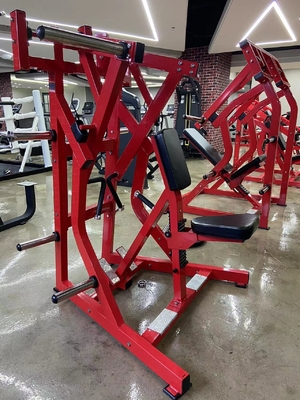 Máquinas de carregamento de placas para deltoides e para o exercício lateral de volta