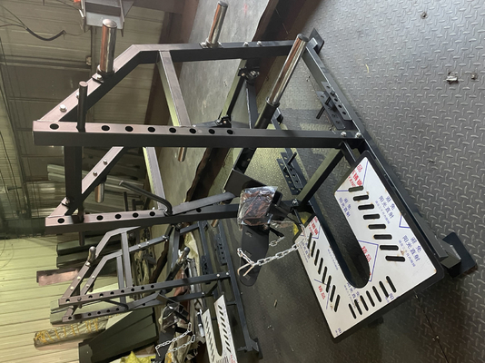 Experimente os benefícios da máquina de agachamento do cinturão para exercícios de empurrões de quadril e glúteos