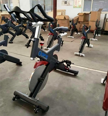 Equipamento de ginástica comercial Ciclo de exercícios de musculação de aço para treinamento cardiovascular interno