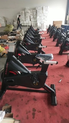 Equipamento de fitness em casa universal Edifício corporal girando em ambientes fechados Exercício Fit Bike