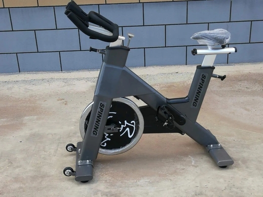 Equipamento de fitness em casa universal Edifício corporal girando em ambientes fechados Exercício Fit Bike