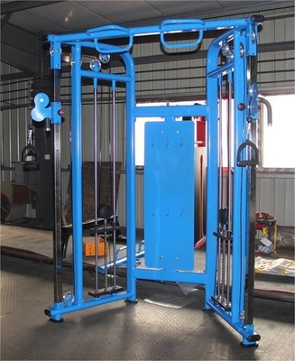 Máquina de cabos para treinamento de fitness unisex no ginásio universal