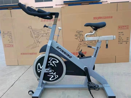 Exercício aeróbico Indoor Spinning Bike com resistência magnética e função de construção corporal