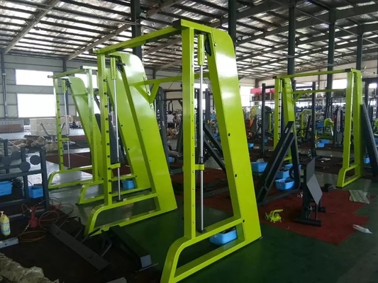 Máquina de Smith para exercícios de corpo inteiro