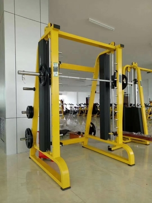 Máquina de Smith para exercícios de corpo inteiro