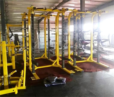 Exercício de treinamento de força com acessórios de ginástica Rack de máquina e Power Squat Rack