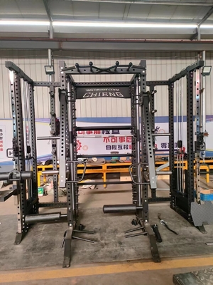 Equipamento de ginástica multifunção para treinamento de força