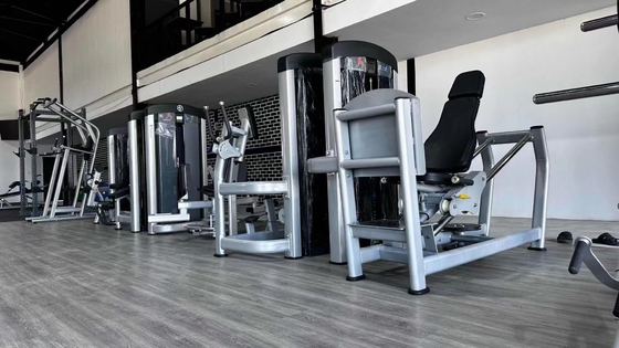 Equipamento de ginástica comercial Máquina de exercício de coxas externas carregada de alfinetes com assento ajustável