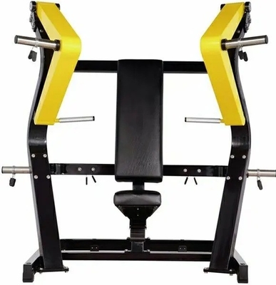Usando equipamento de fitness de força para construção do corpo placa carregada máquina de prensagem de peito