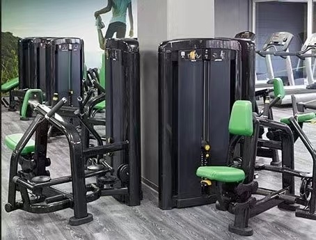Máquina de prensagem de ombro de carregamento médio com pines para equipamento de fitness comercial