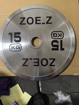Barra de treinamento de força com placas de peso e barra de prata de placa de cromo