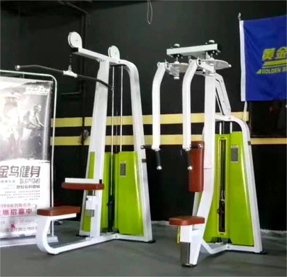 Fixação de tração de carga latina para treinamento de força no bodybuilding de carregadores médios