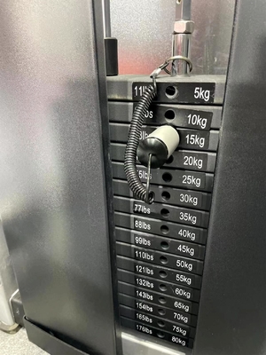 Centro Comercial de Ginástica Máquina de Enrolar Biceps Sentada Carregada com 80 Kg de Peso
