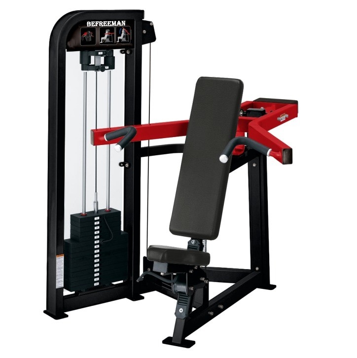 Máquina de ginástica em casa de carga média para exercícios de pressão no ombro usando o corpo de exercícios de fitness